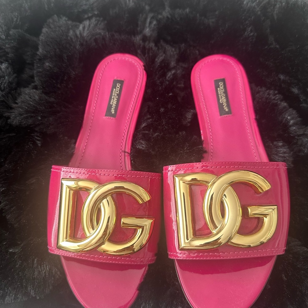 Dolce & Gabbana Fuchsia Sandals with Gold Logo